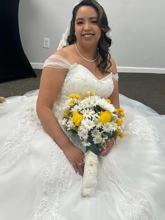 Dresses & Skirts - Elegant White Off-Shoulder Lace Wedding Dress